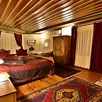 Hotel Harman Cave