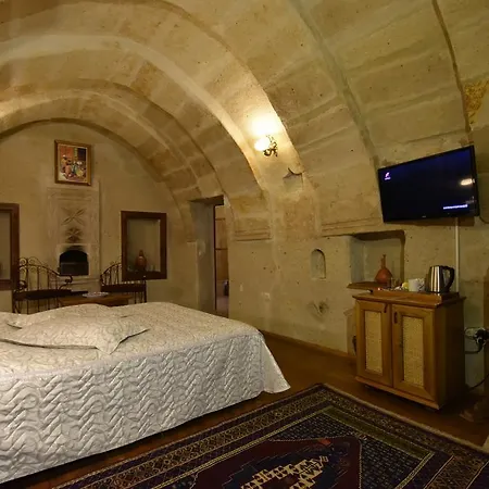 Harman Cave Hotel 2*